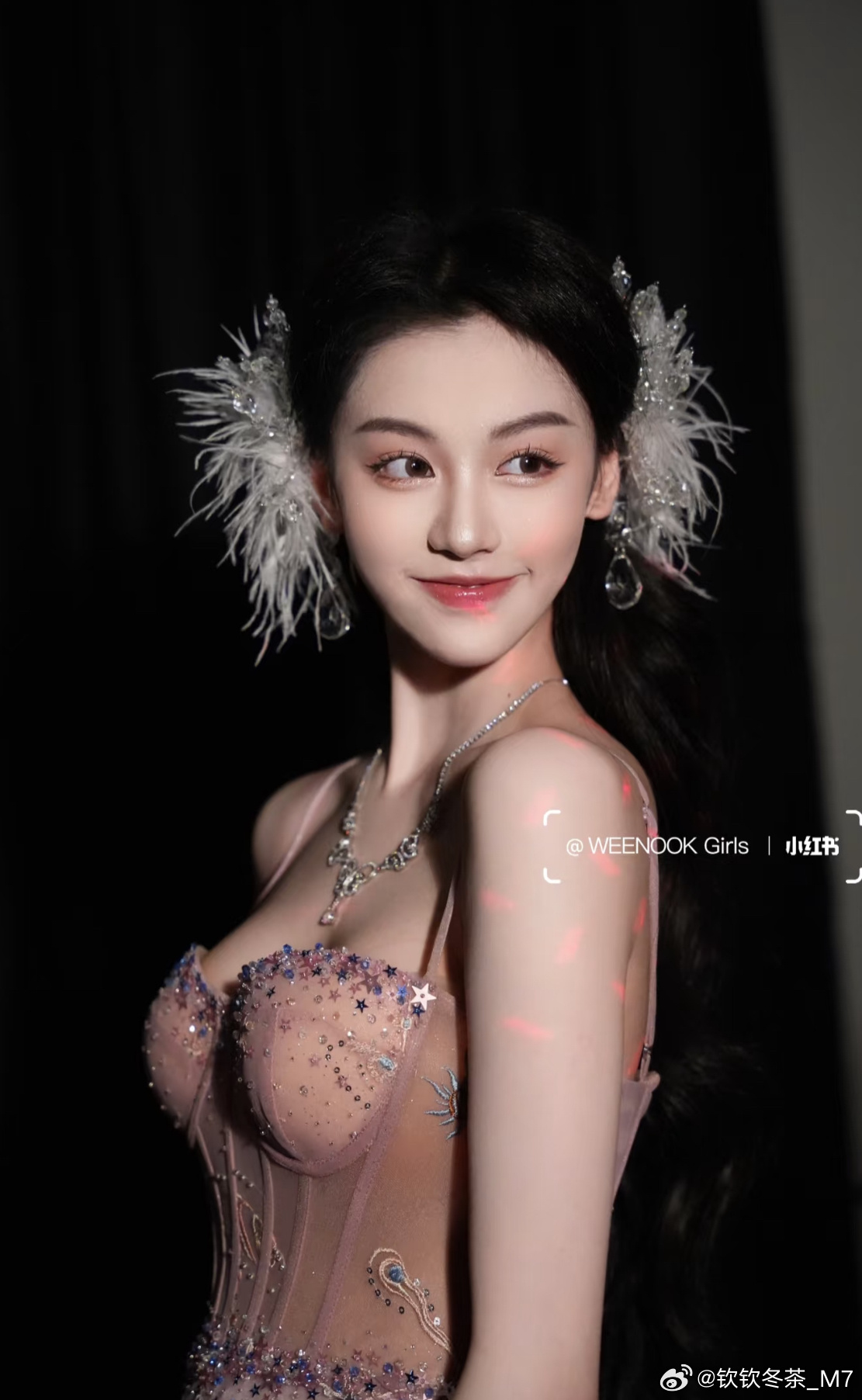 张祎格[超话]  zyg张祎格 人间美神千金“风很温柔 花很浪漫 你很特别 我很