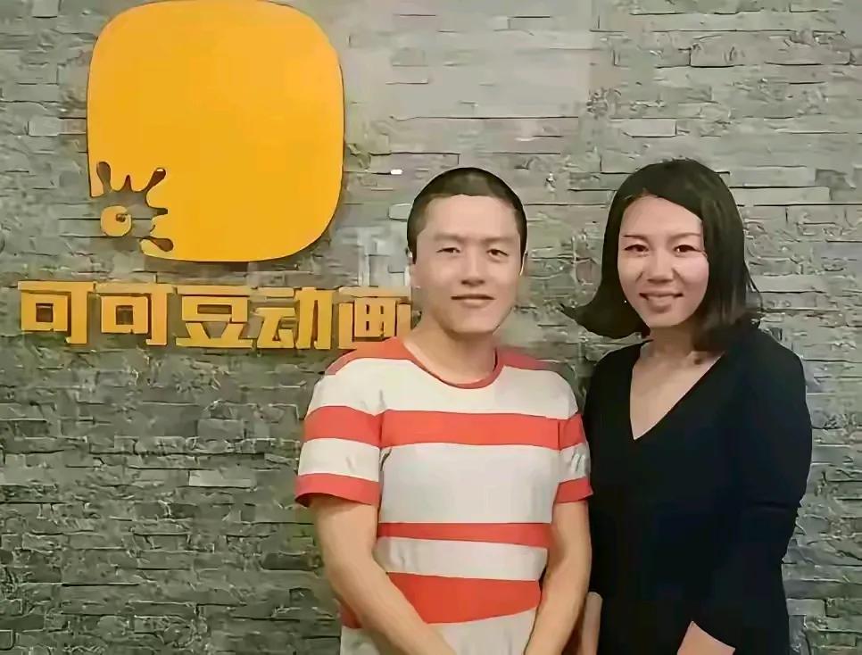 饺子导演娶了一个好老婆，在他落魄啃老时，老婆赚钱养他，陪他在出租房吃苦。那时候丈