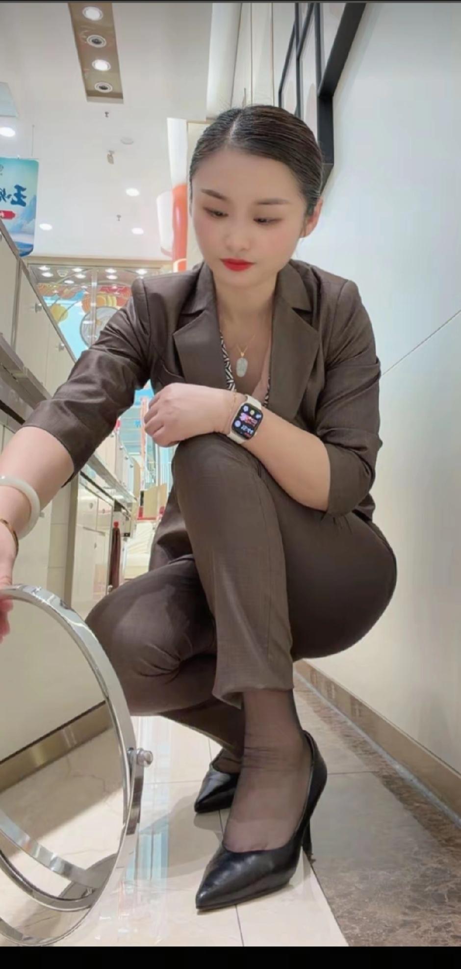 认真工作制服丝袜少妇[玫瑰][玫瑰][玫瑰]