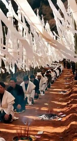 新的殡葬制度将于2026年3月30号执行，大概意思就是：一切从简，城里可以选火葬