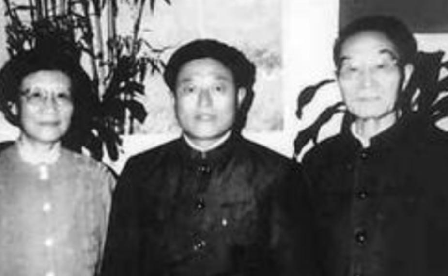 1987年，退伍老兵赵保群正在家午休，政府人员却找上门，对他说：“别睡了，国防部