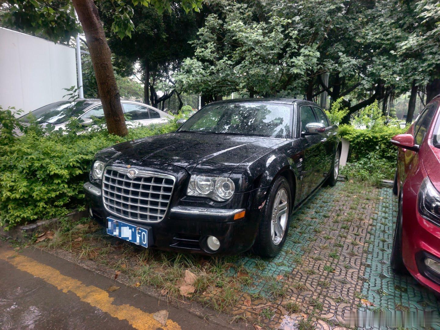 300C当年开在路上也是很牛逼的 