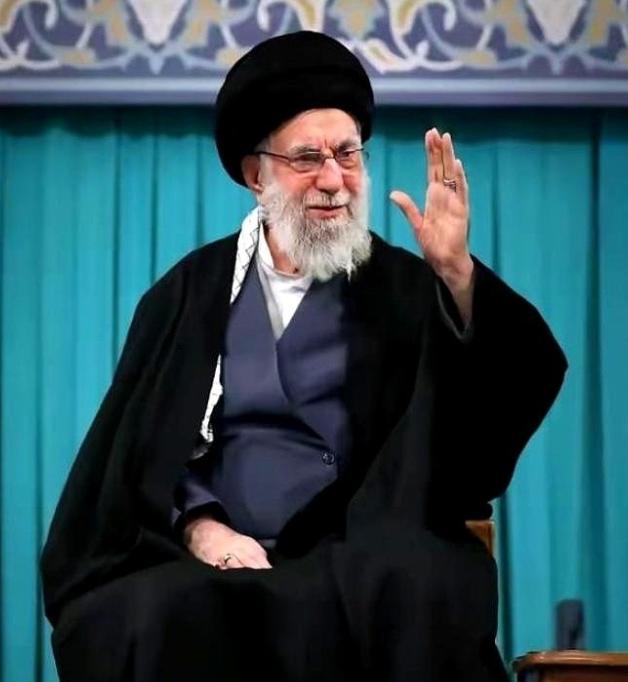 四十多年，无数人骂哈梅内伊软弱。可现在看来，伊朗能硬扛一个多月，恰恰就是因为他当