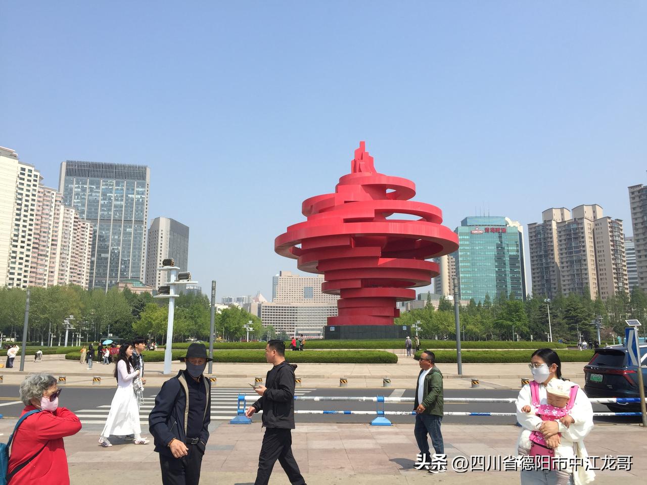 山东省青岛市-五四广场：五四广场位于山东省青岛市市南区东海西路，北依青岛市人民政