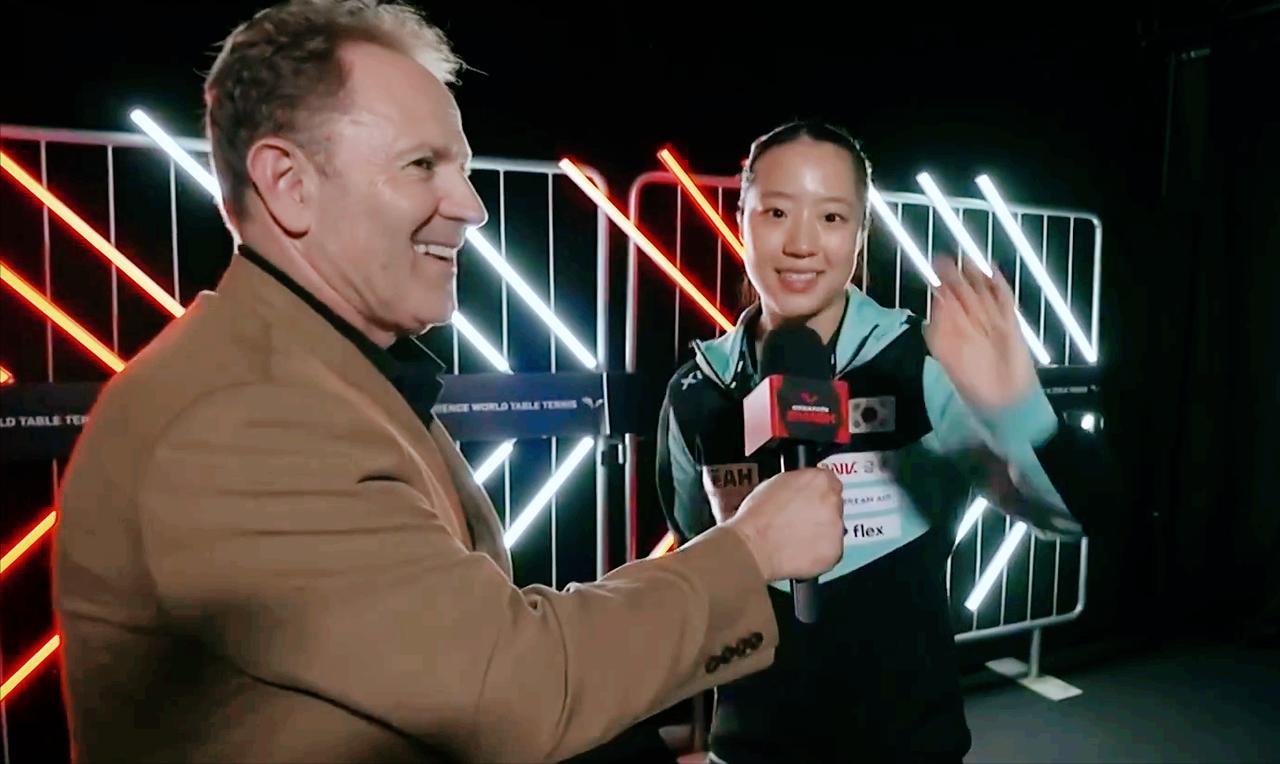 我终于明白，申裕斌和长崎美柚怎么沟通了？
她们应该用英语沟通。

新加坡大满贯开