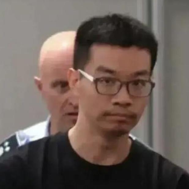 查内鬼，抓间谍！中国当务之急！上海科技人才徐泽伟，夫妻二人前往意大利旅游，刚落地