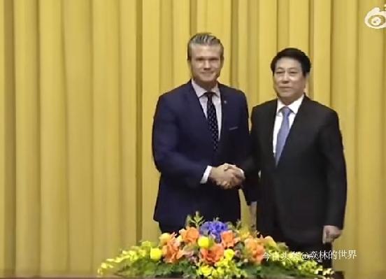 美国防长赫格塞思刚结束马来西亚行程，立马飞河内找越南国家主席梁强等人会谈，核心就