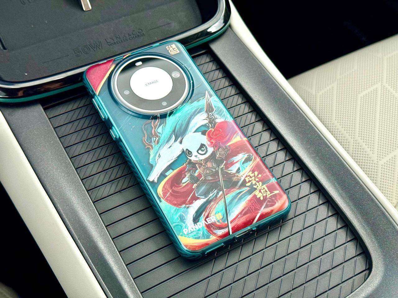PANDAER 给华为 Mate60 Pro 也出手机壳了。[哆啦A梦害怕]