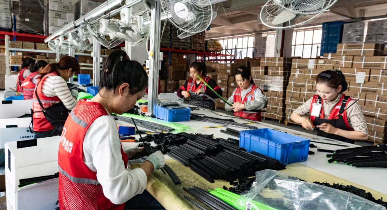 最好的电商，是不让任何人掉队！拼多多电商西进，最打动我的不是销量暴涨，而是那句，