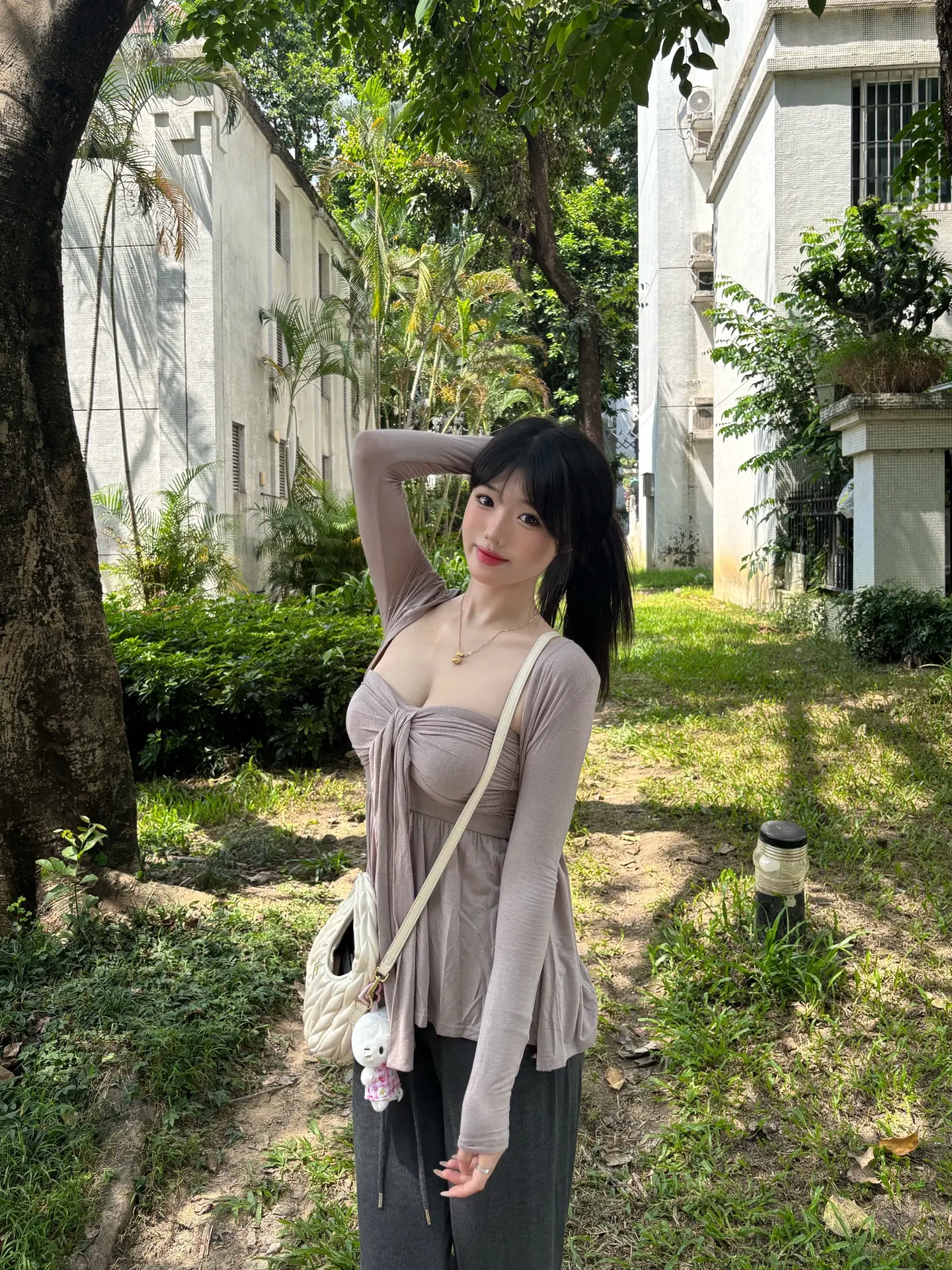 我们俩人之间似乎不敌这场风景。