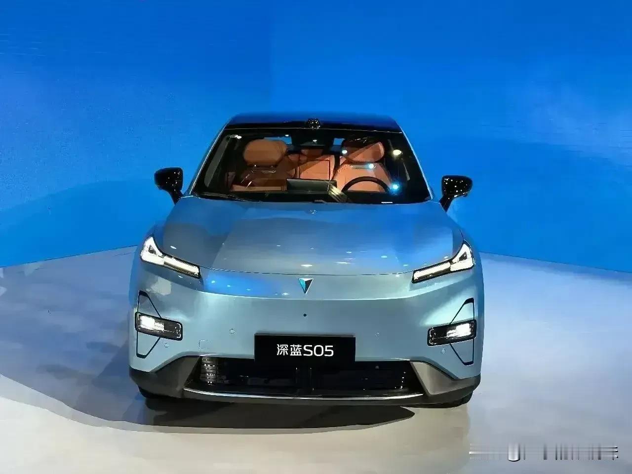 在新能源汽车大放异彩的中国市场，深蓝 S05 脱颖而出。在竞争激烈的环境下，它带
