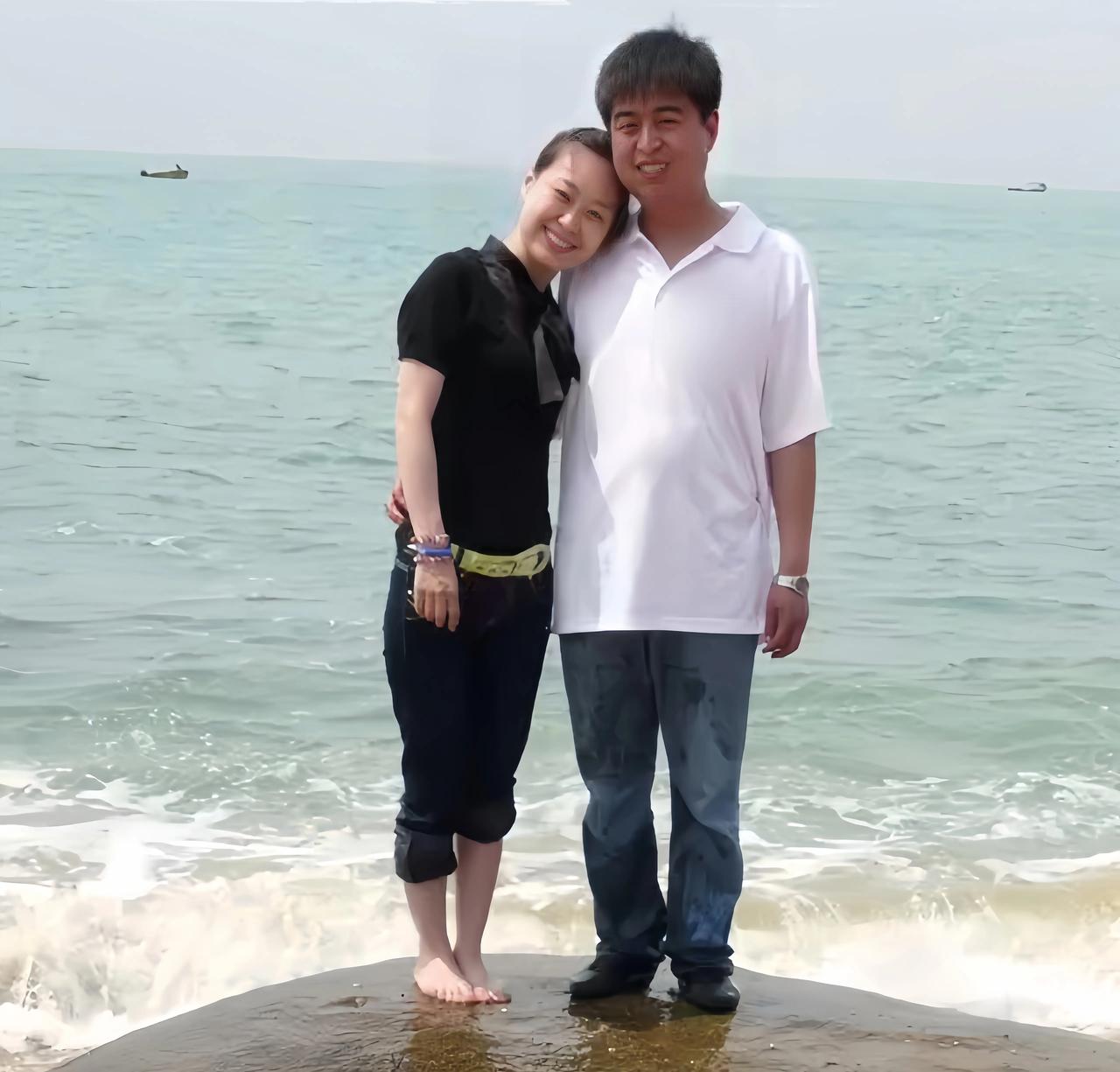 相隔15年，从青年到大叔大妈，那份爱不变。