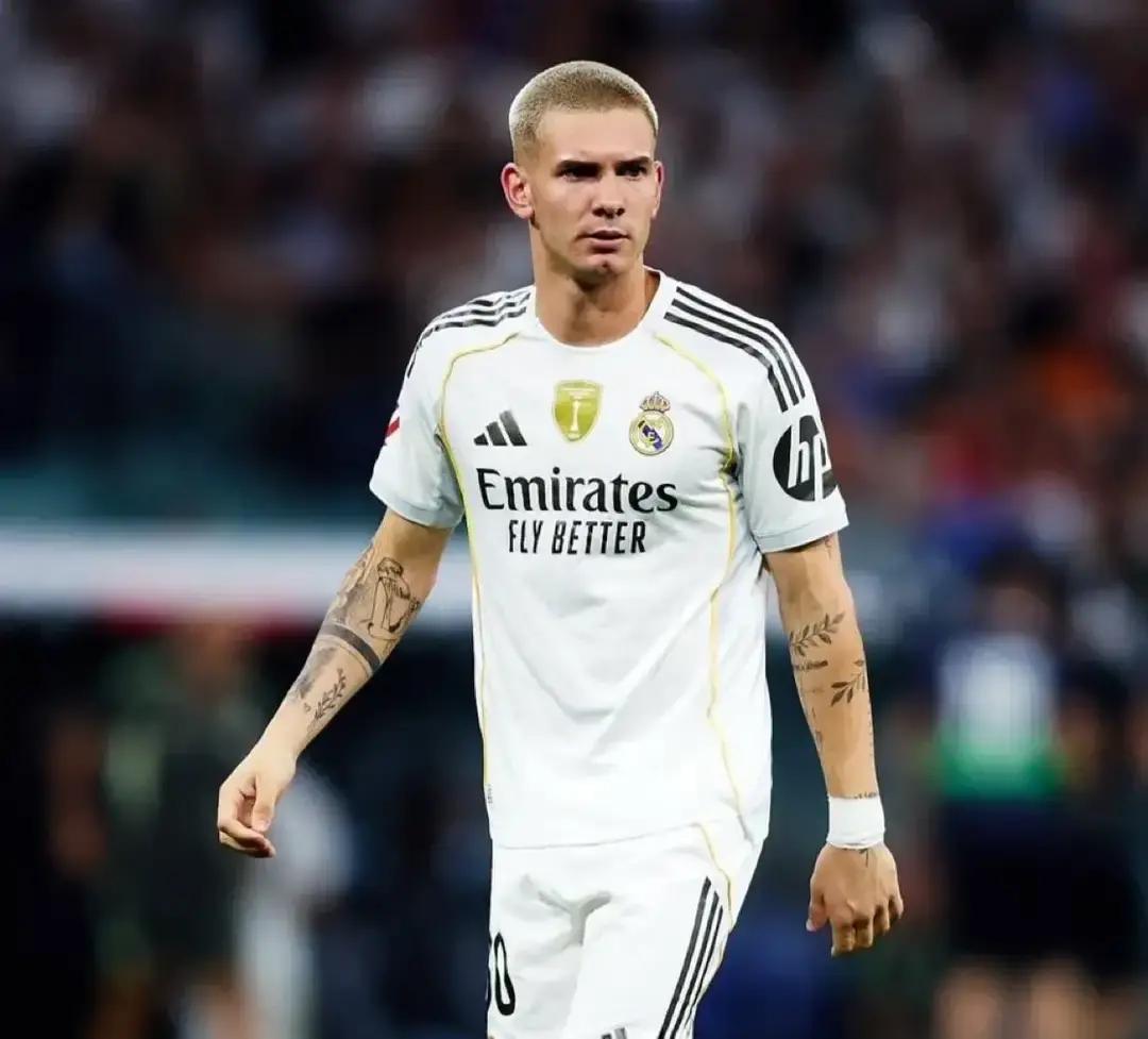 19岁天才主动申请离开皇马。不是摆烂，是博弈。
 
他叫马斯坦托诺，刚伤愈。发现