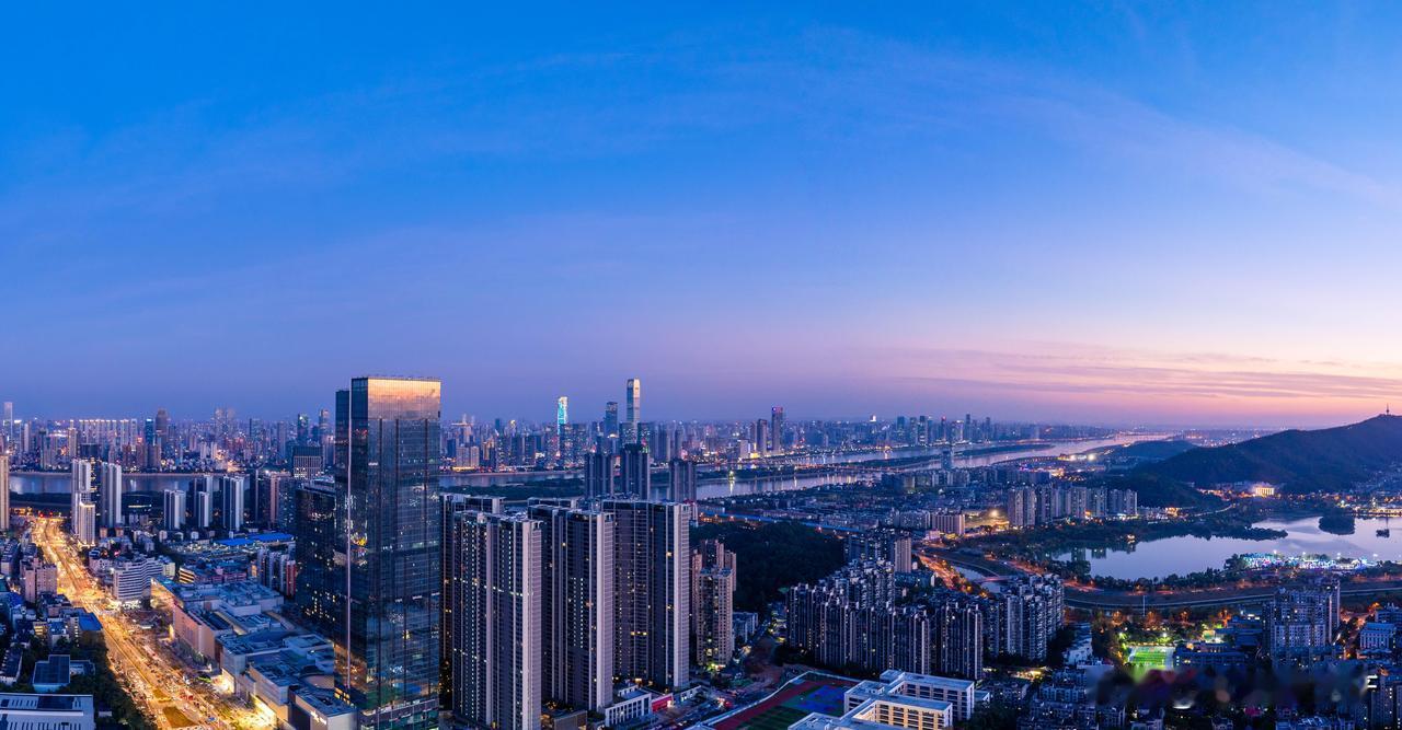 没必要对楼市过度悲观。楼市供需关系终将实现新的均衡。对此你怎么看呢？欢迎在评论区