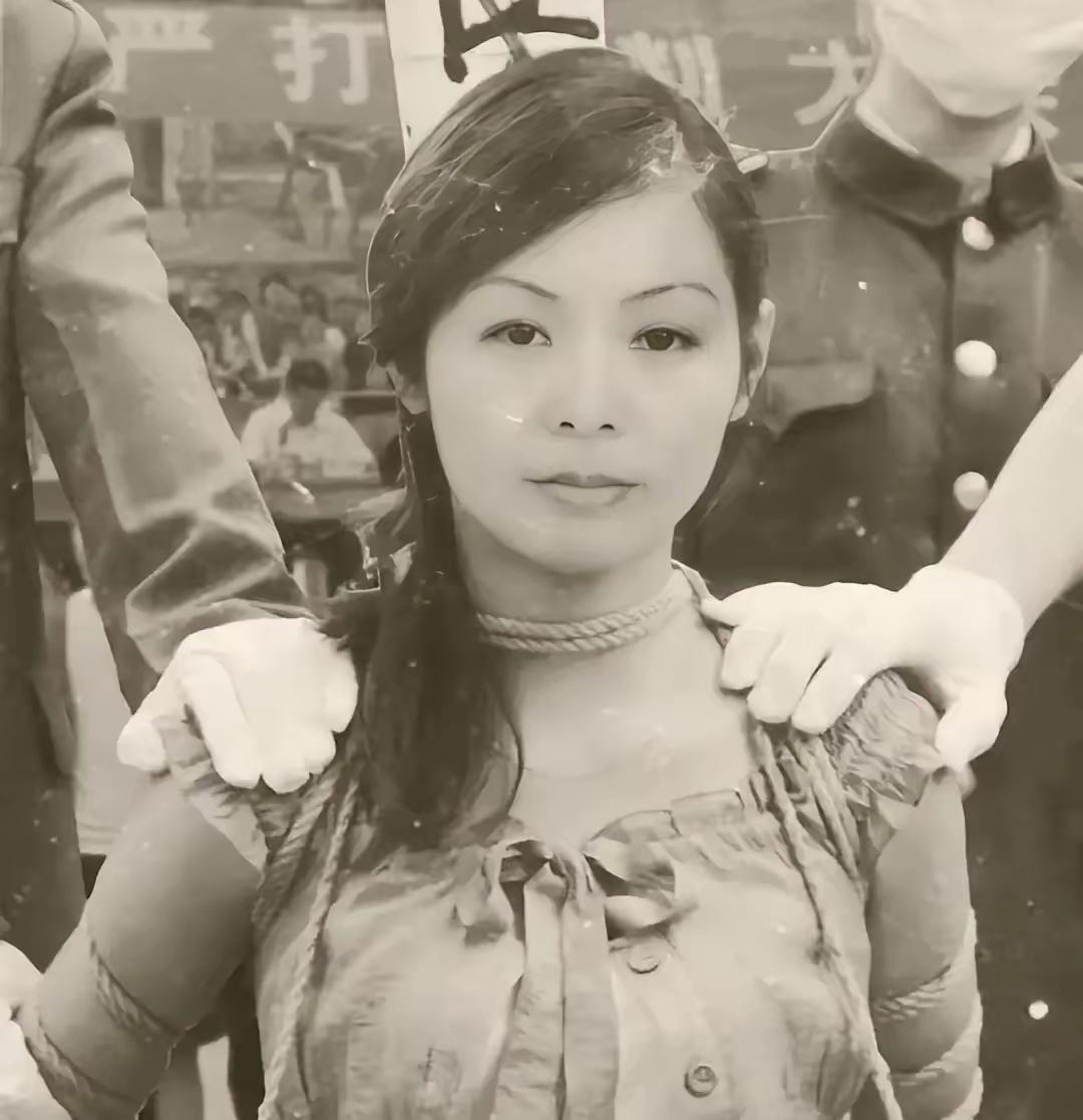 1985年，马燕秦被判死刑，被押上刑场时，她突然大喊起来：“我就跳个舞，怎么就要