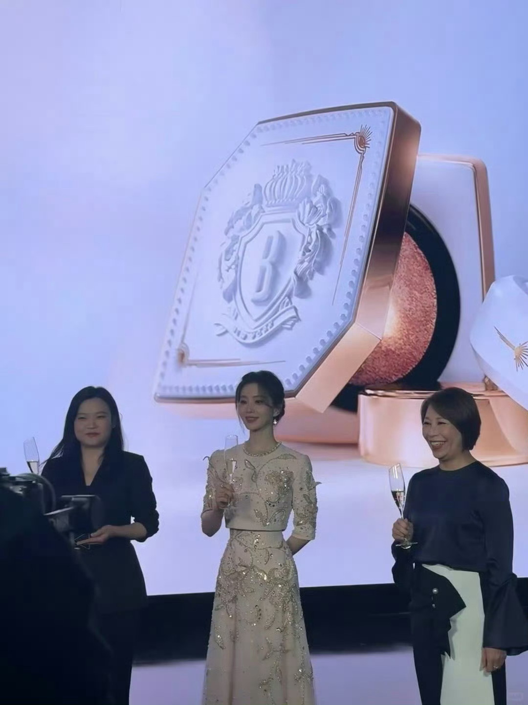 刘诗诗仙女盘发优雅的一姐 