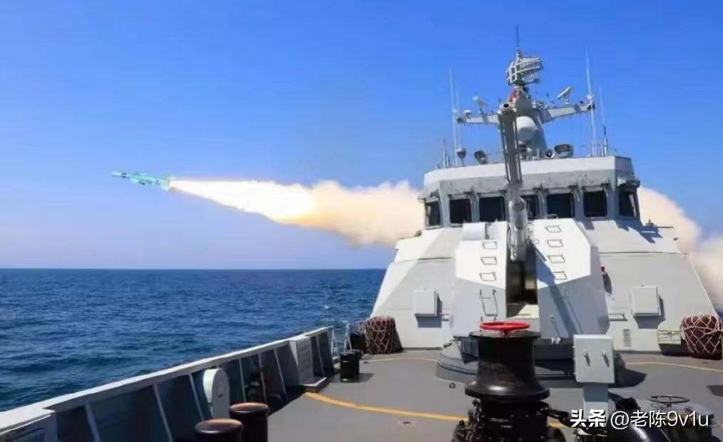 海军黄石舰实弹拦截靶机 首
枚未中补射第二枚摧毁
海军056A型黄石舰（舷号65