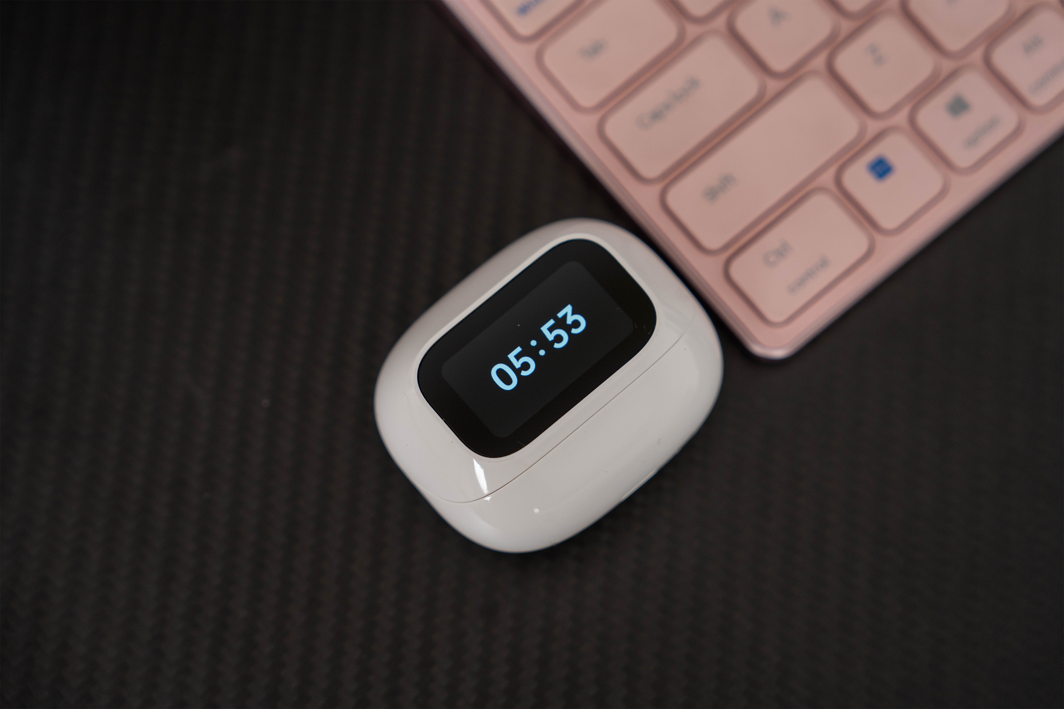 真的被绿联T6 Magic这款蓝牙耳机惊艳到，用了快两周，越用越喜欢。纯白色机身