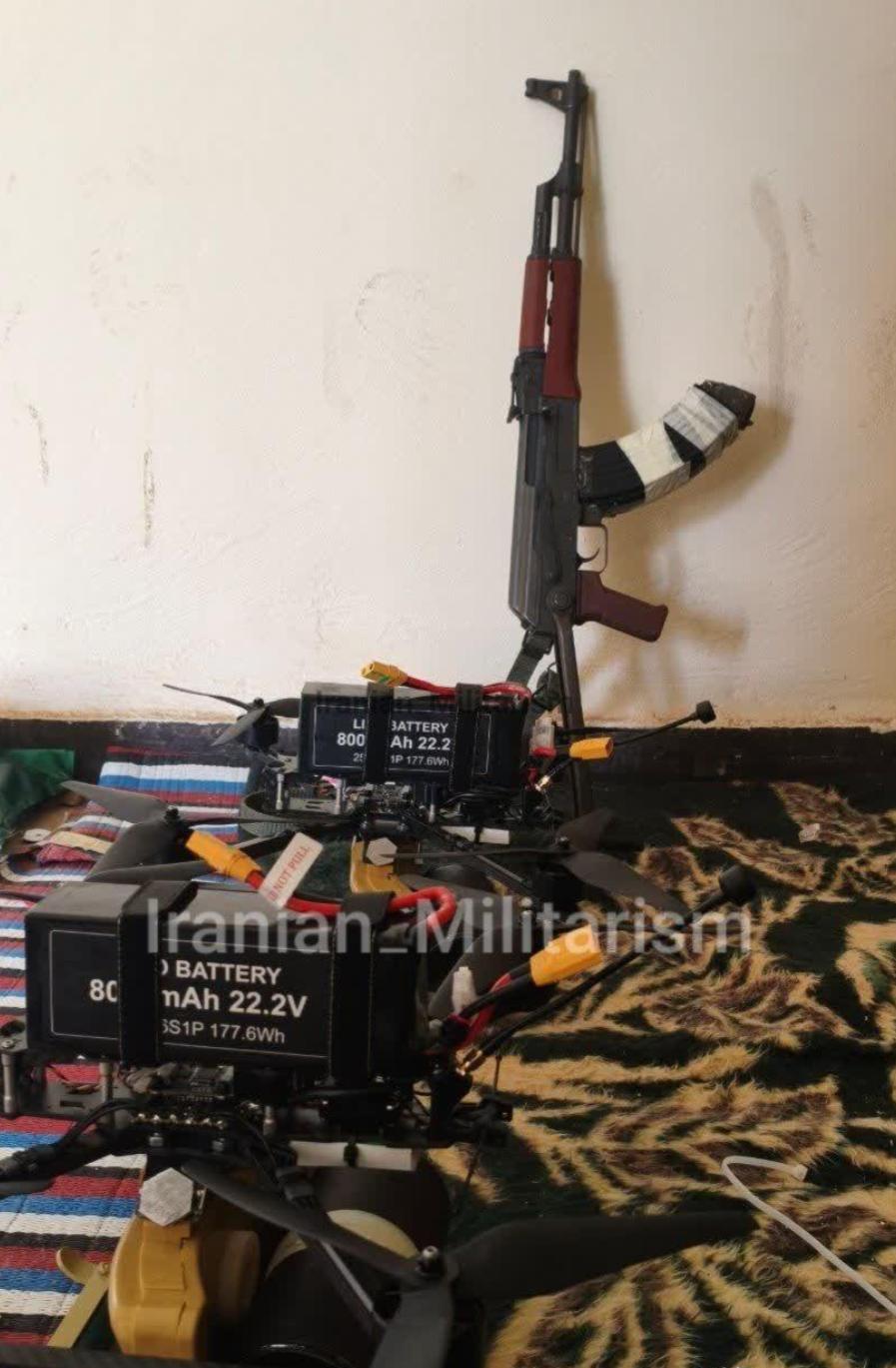 等待美军的登陆战，伊朗公开了一张照片。

注意看图一，56式冲锋枪、FPV自杀式