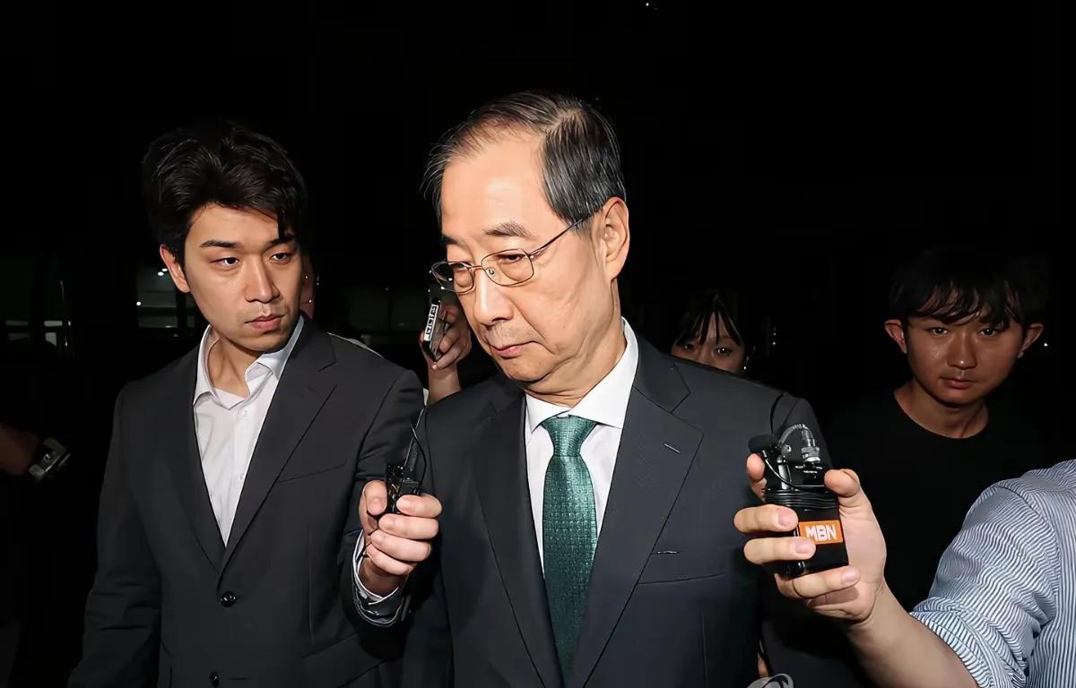 韩国总统李建明这时候对尹锡悦的左右手开始下手了。这时候他们选定了韩国原总理韩德洙