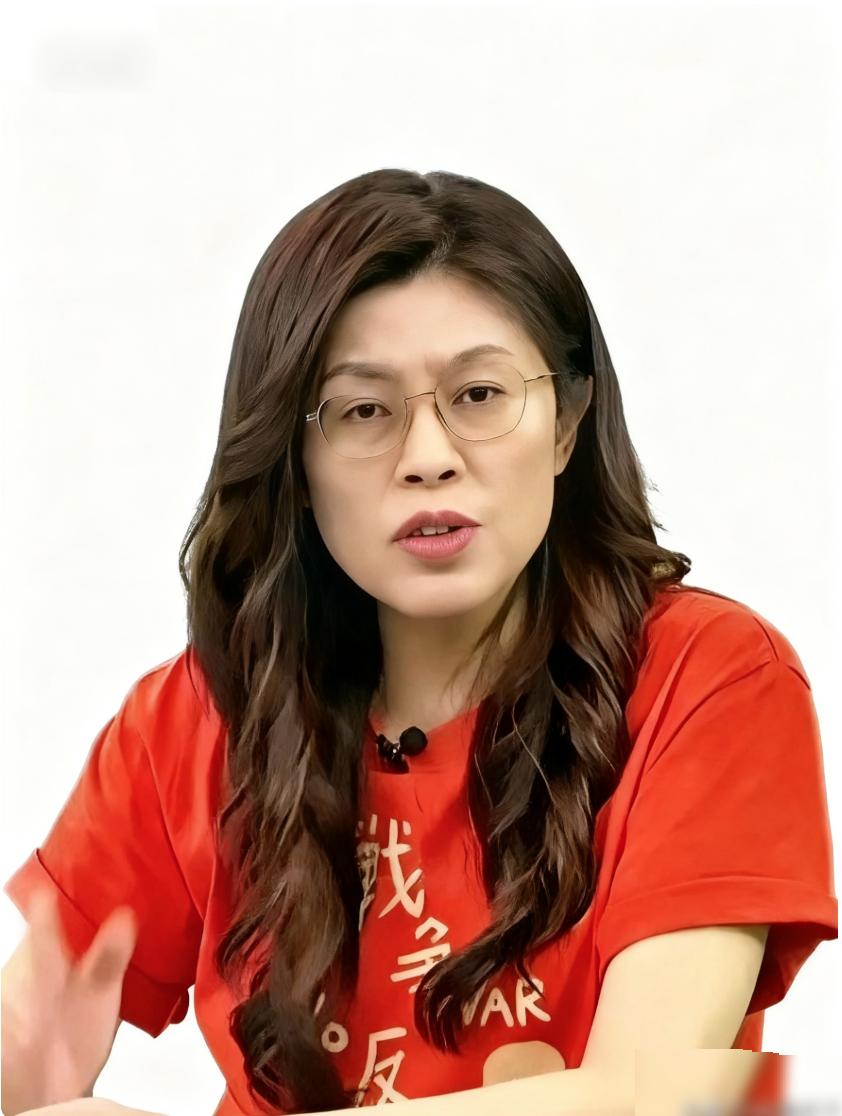 郑丽文又出招啦！
26 日下午她马不停蹄拜访台湾 “三三会” 理事长林伯丰，还喊