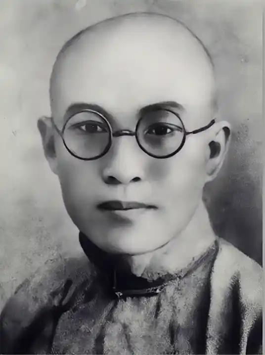 1956年，毛主席突然对秘书梅白说：“有一个人，白天除了我上厕所，随时可以见我，