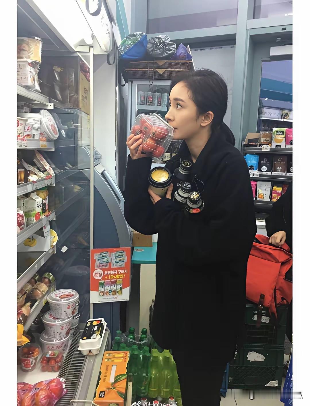 老天呐，差点没认出来，原来女神现实中那么漂亮！