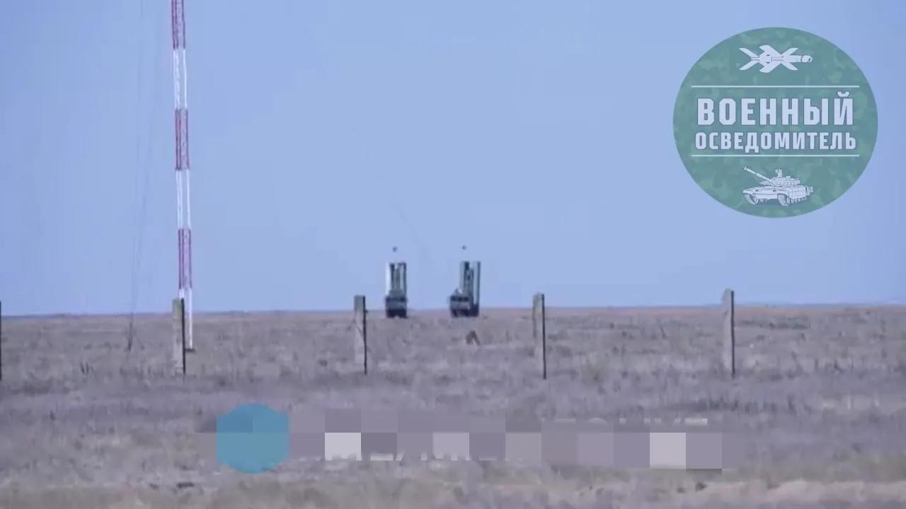 在卡普斯京亚尔试验场测试S-400防空导弹发射装置的新型高精度远程地对地导弹。
