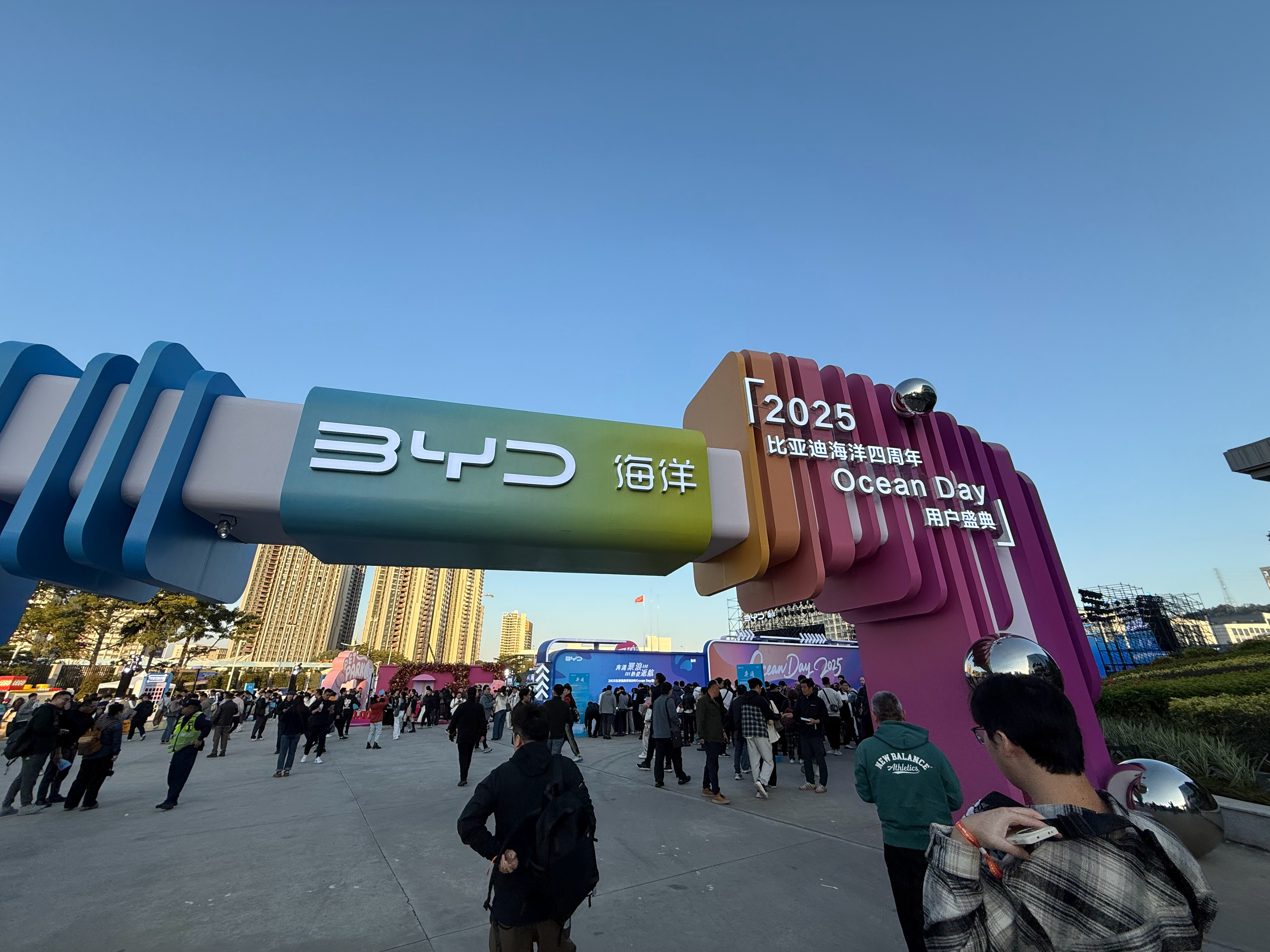 比亚迪海洋四周年用户盛典 现场人巨多比亚迪