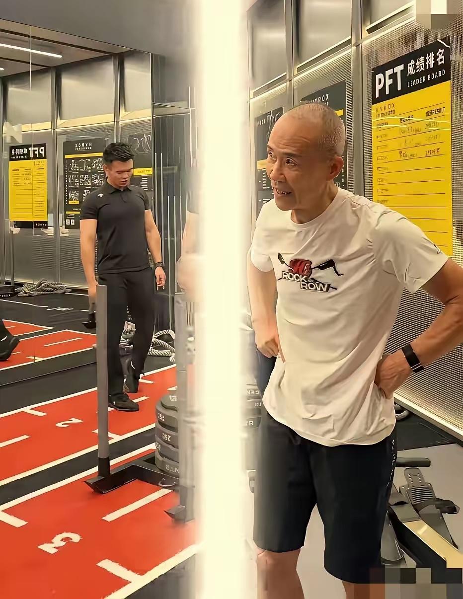 王总，看起来有些疲惫啊！！
75岁高龄了，每天还在大运动量训练；
看着有点揪心啊