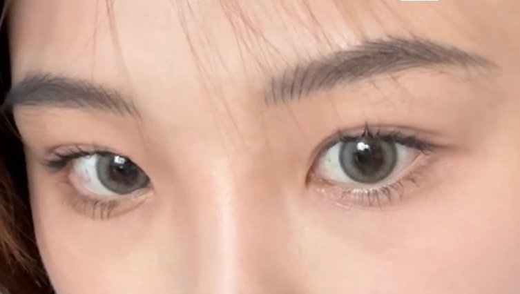 最近又去给眉毛补了色!还是之前纹眉的那家，别提多满意！对于我这种不会画眉毛的来说