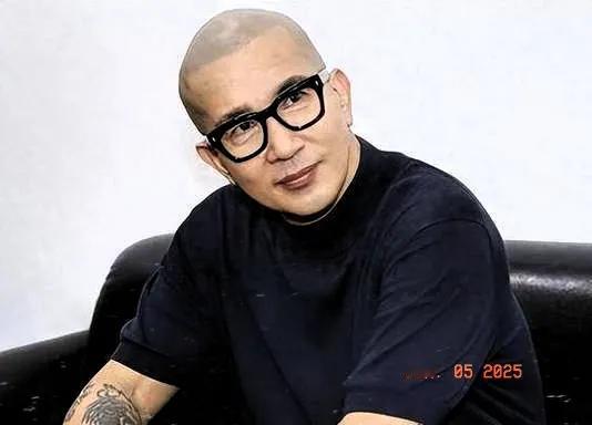 韩国老公没回韩国 大S妈夸他好多年轻人做不到的事
大S走了四五个月了，韩国老公具