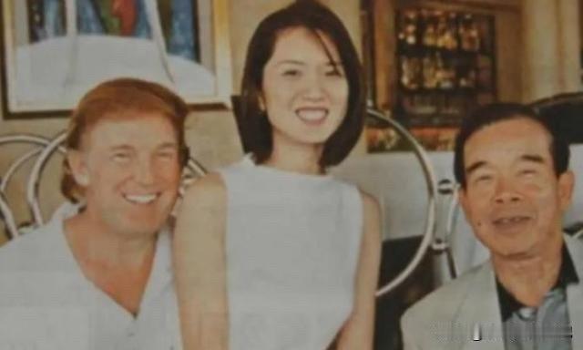 一张合影背后的秘密交易：特朗普香港“救急”往事

1995年的香港会所里，49岁