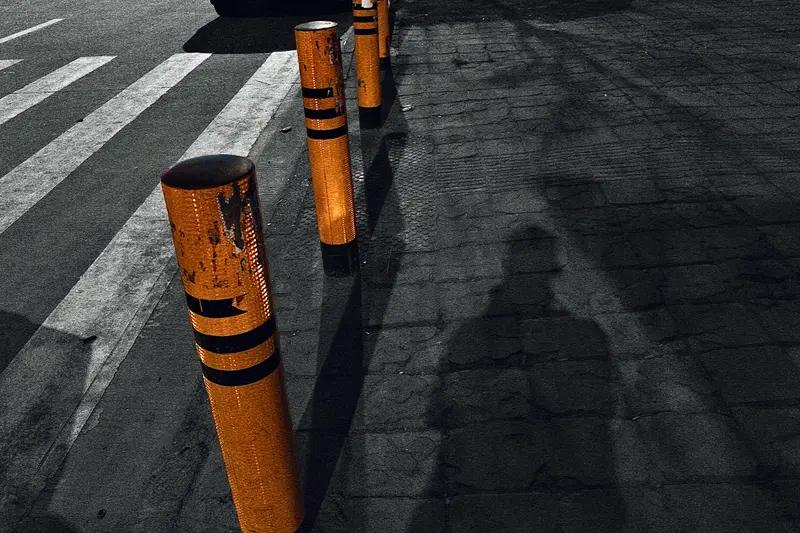 性格不会完全决定人生，但影响真不小。就说外向和谨慎的性格，外向的人社交能力强，拓