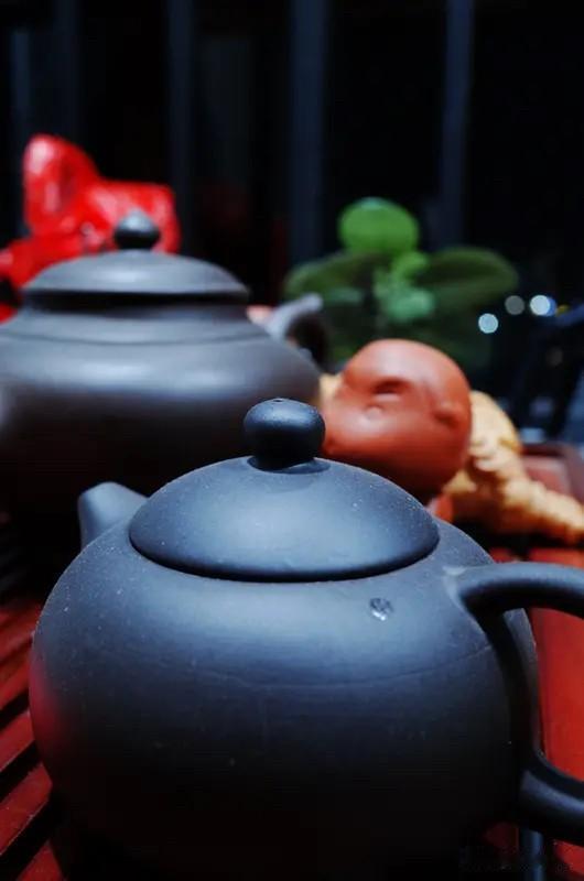 下联：清茶一壶会朋友。对仗工整好对联一幅。