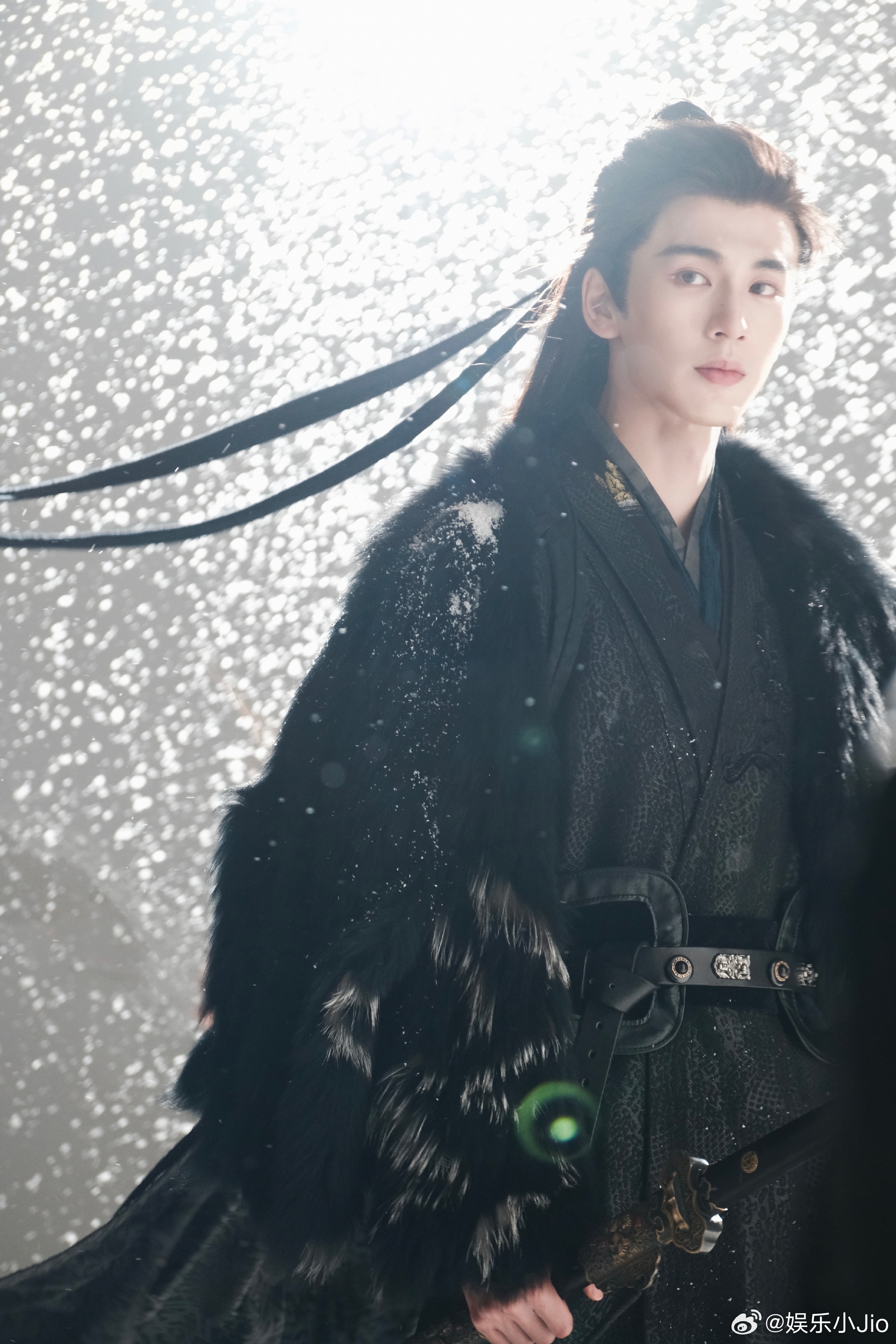 张凌赫谢征碎片再➕1，明天就能看到独特融合战损破碎感与鲜衣怒马少年魂的武安侯了