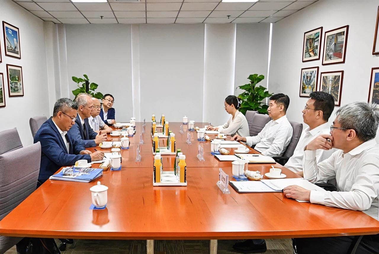 8月12日，河钢集团董事长刘键与安德里茨集团全球工业炉总裁齐孟道在河钢总部座谈交