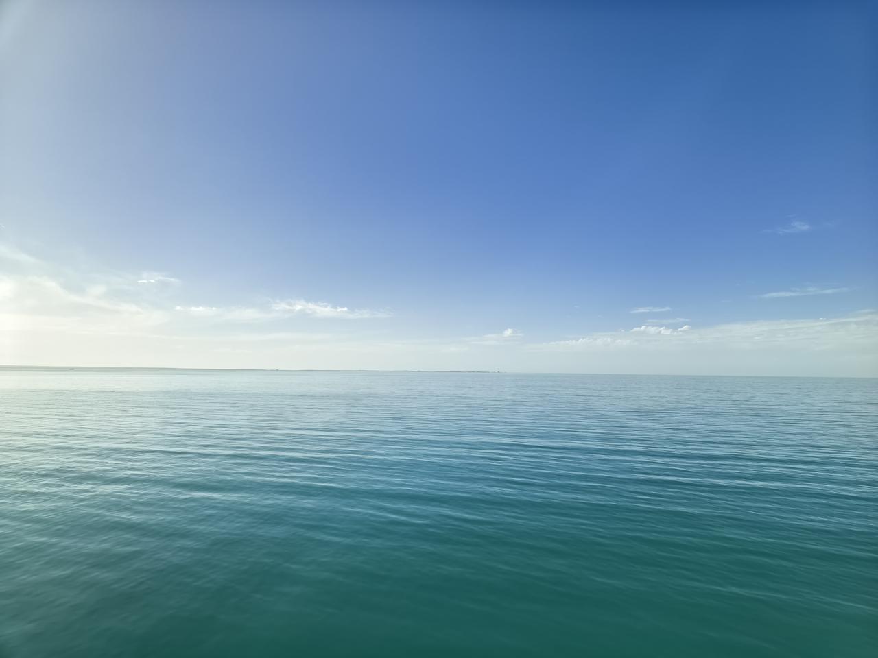 9月14日下午，青海湖。进青海湖有三种方式，小伙车，快艇和大船！不推荐大船，只在