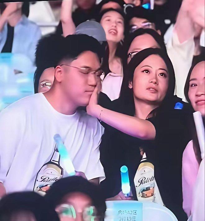 我总觉得，萧敬腾演唱会上的这位女生，往后很难有人敢追求她。问题不在于外貌，而是处