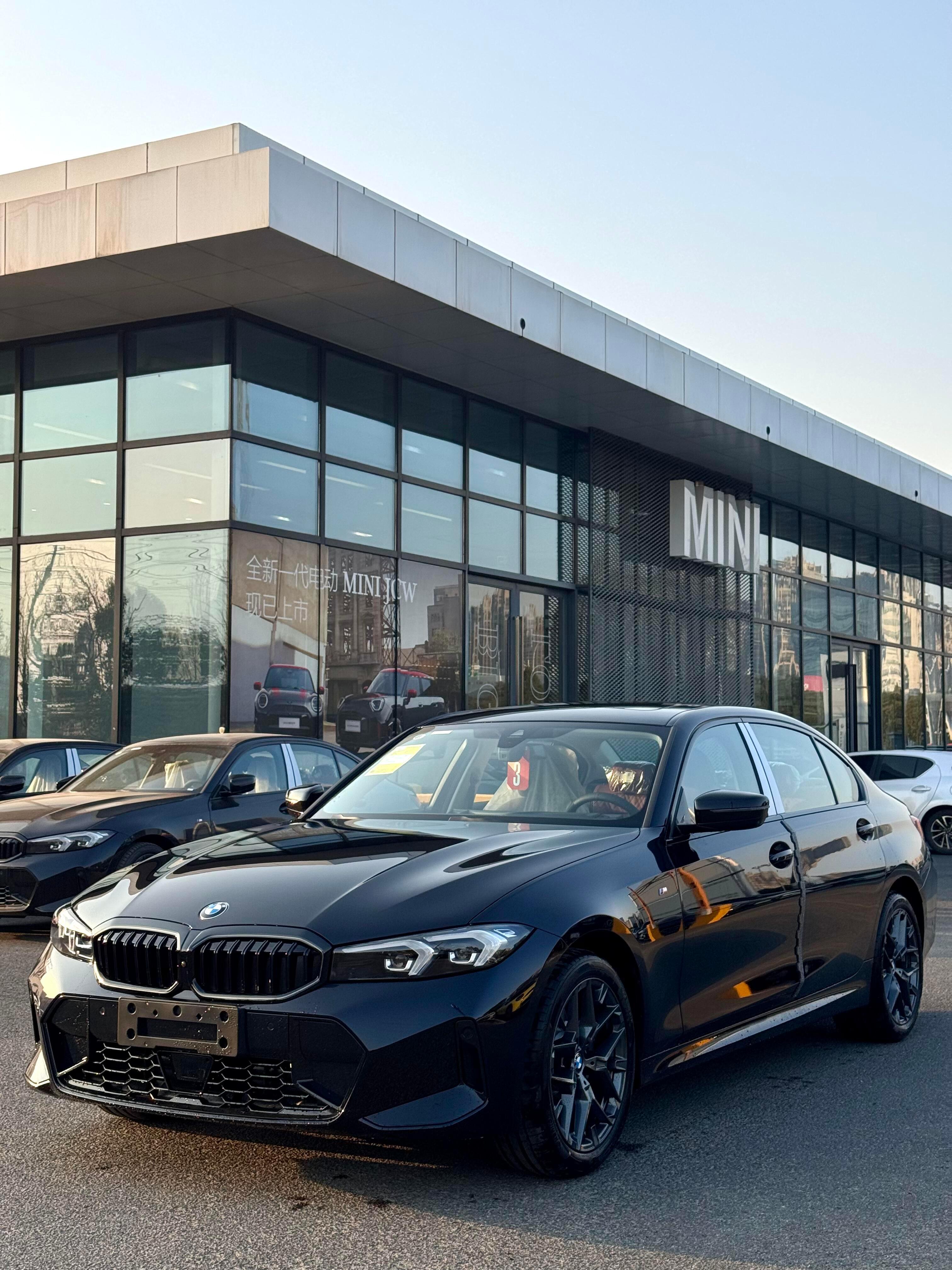 26款宝马3系的落地价这是昨天给V+客户找的车正好把三个典型车型的落地价格给大家