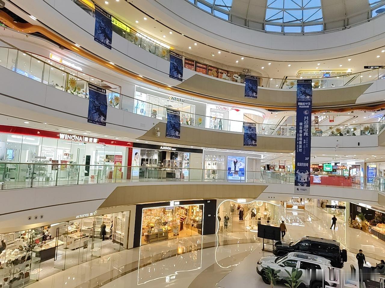 宿迁万达也没啥人气了，现在最火的就是吾悦广场，盒马鲜生天天人挤人。
一个好商场配