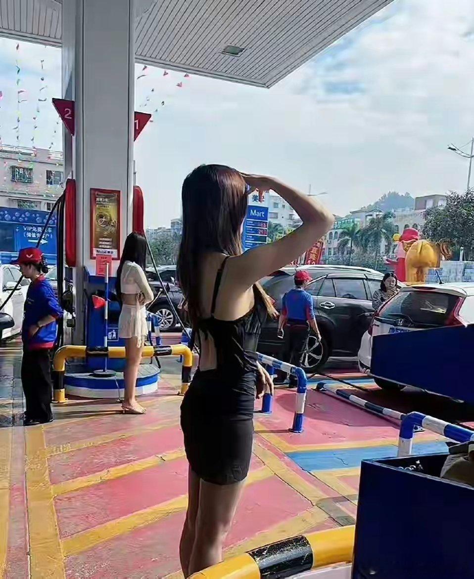 加油站搞起“行为艺术”，是营销创新还是玩火？ 