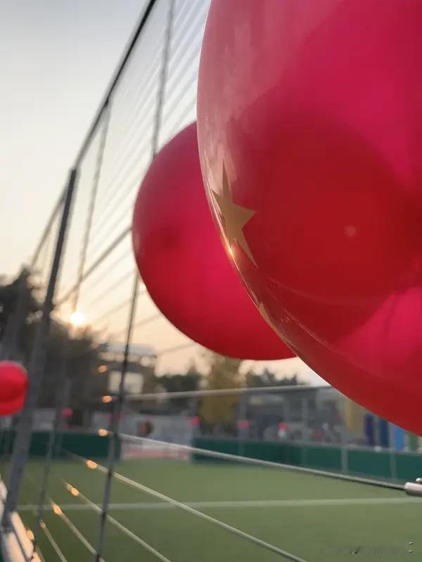 中国男子足球一百年内进世界杯，有戏，但也难料。就2030年来说，南美足联主席呼吁