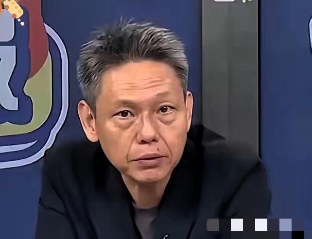 谢寒冰点透了大陆发预备役人员证的深意——这哪是一张普通证件，分明是国防现代化的“