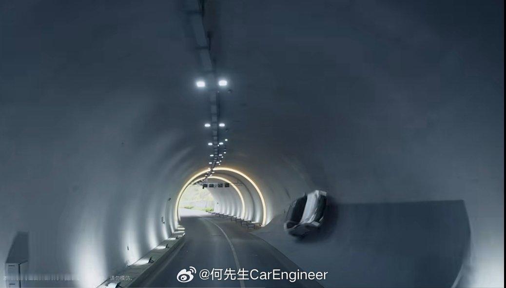 说他要打架岚图追光S的视频，他不相信：图2。今天评论区提醒，原来两年前极狐阿尔法