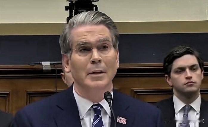 众议员西尔维娅·加西亚:“你知道我们每天在移民执法上每天要花多少钱吗？”

贝森