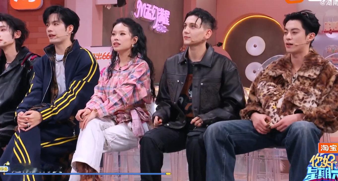 高瀚宇好像长在了万妮达笑点上高瀚宇一开口我就笑疯了，难怪万妮达说他太搞笑，何老师