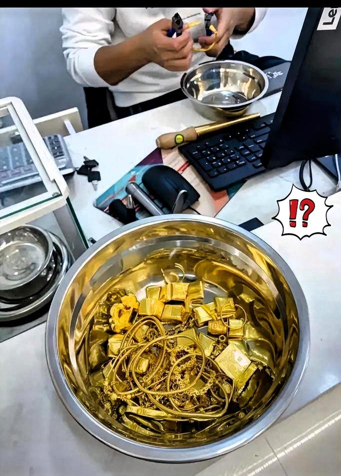 3月6日下午！
我把手里的黄金卖了？
不是急用钱，而是金价已经非常！

不正常了