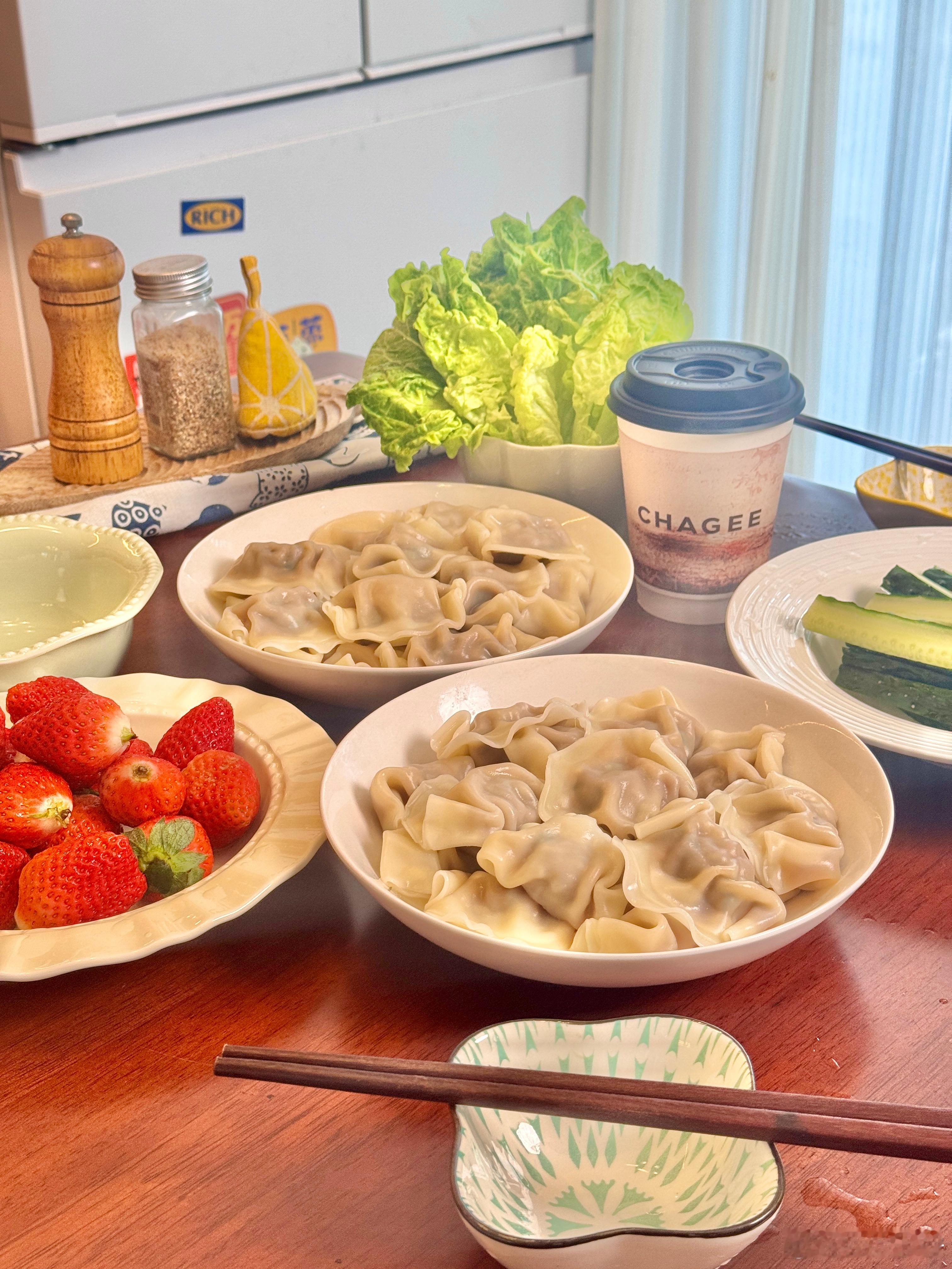 ❄️冬至 就是要吃饺子🥟聚餐喝奶茶呀🥤！赶脚这是刻在国人基因里的温情密码，热