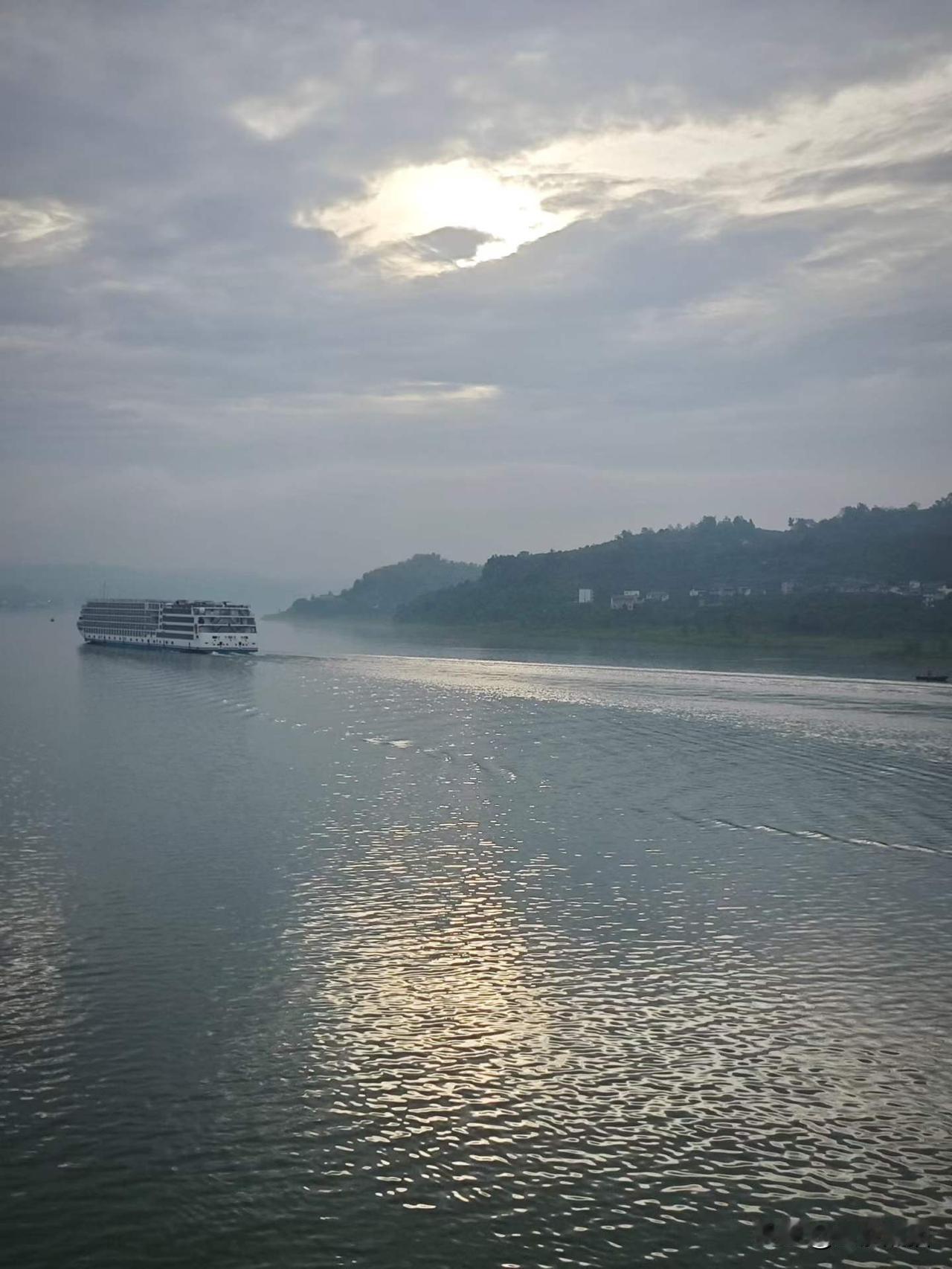 昨夜我睡在长江怀里。
开心巴蜀 游走重庆。
图文原创：魏嘉
春日生活打卡季